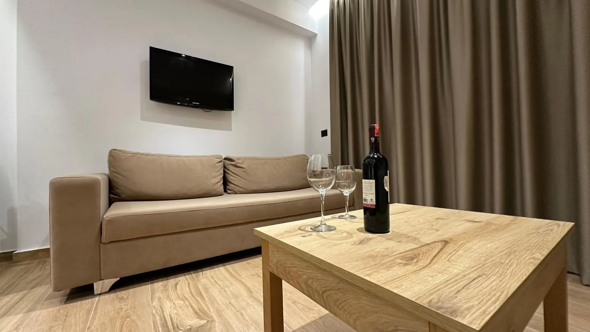 Suites Kozi Sarande