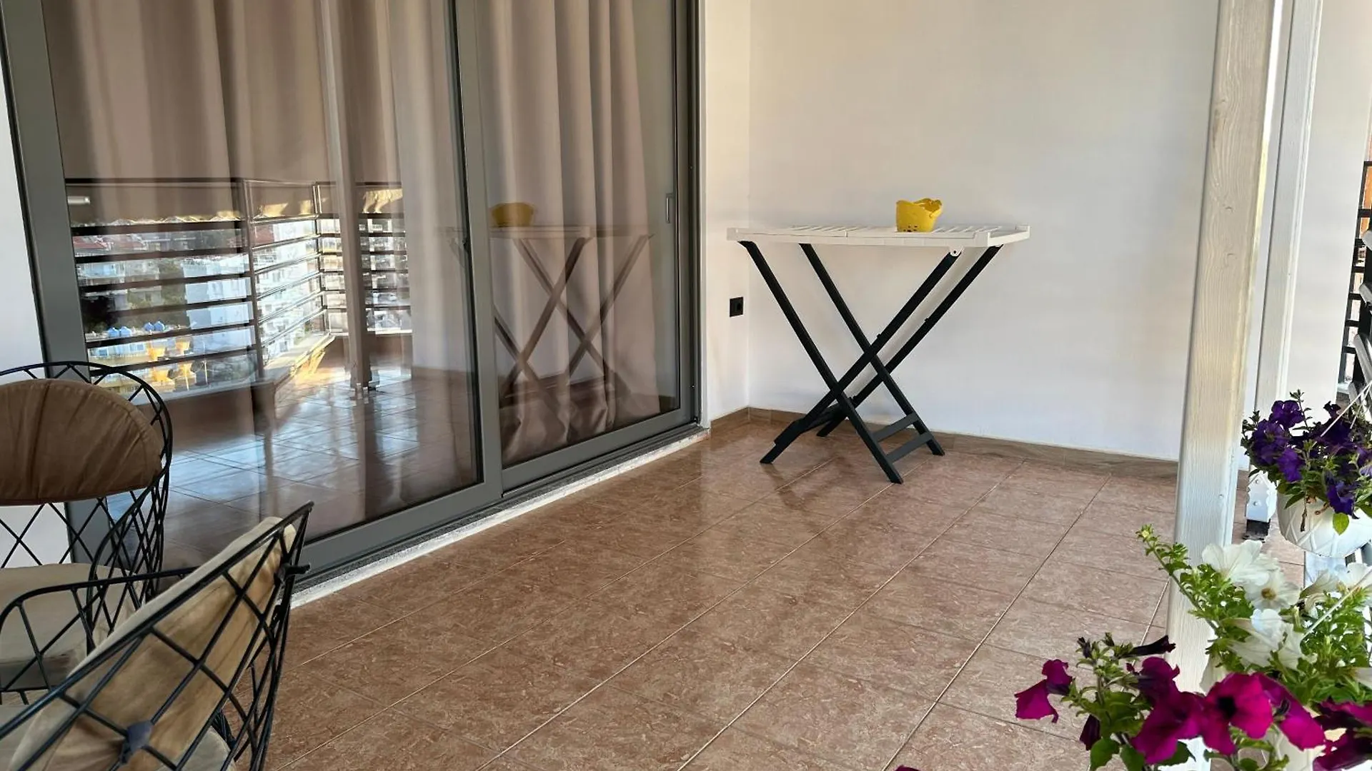 Suites Kozi Sarande Hotel